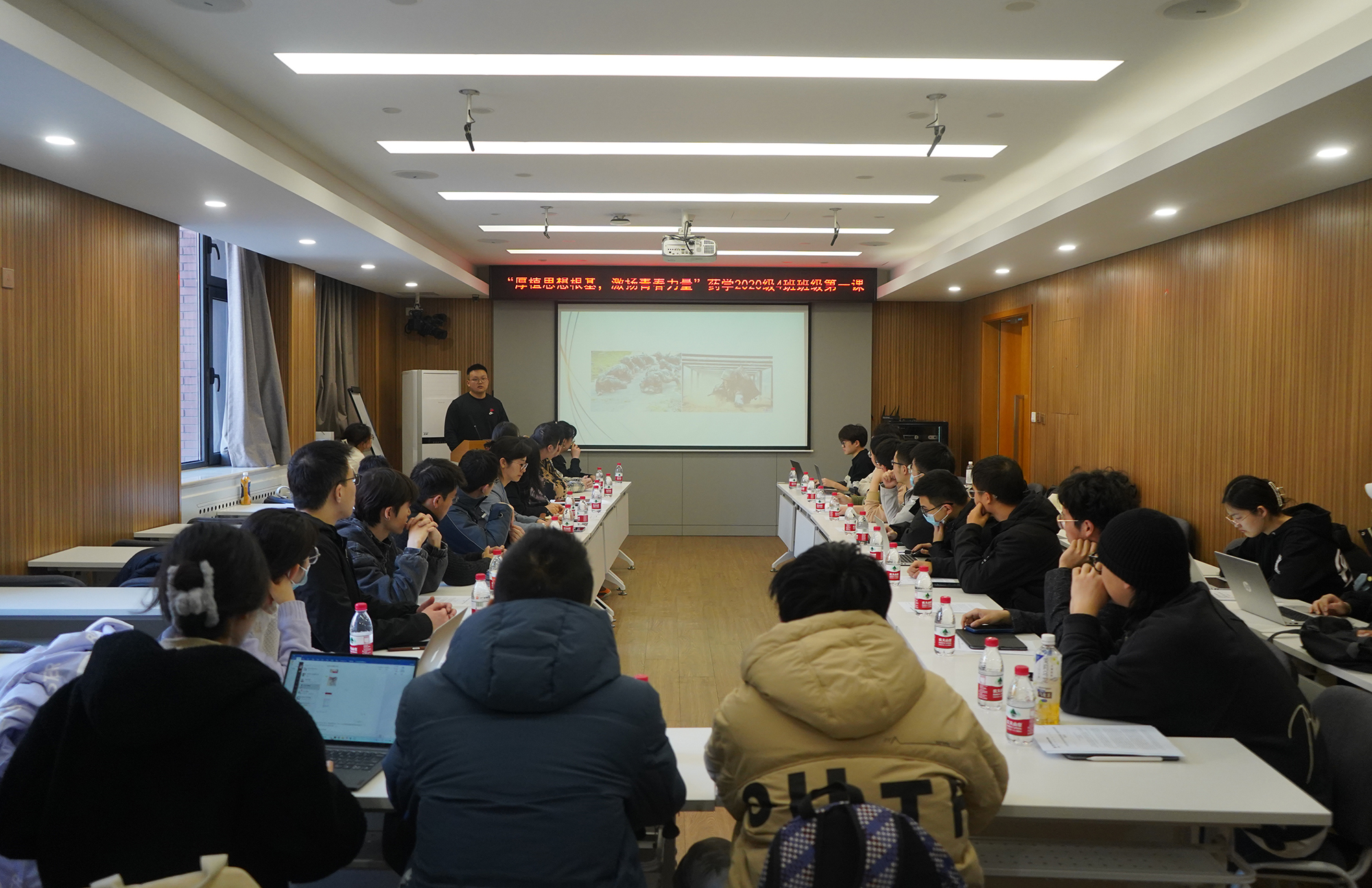 e0ed501325dd48c3a28a923d51bde8de.jpg e0ed501325dd48c3a28a923d51bde8de.jpg